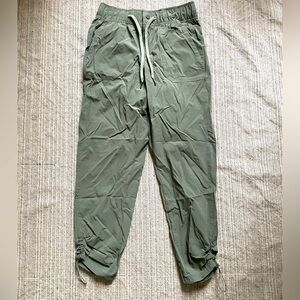 Avalanche hiking pants size Small Green